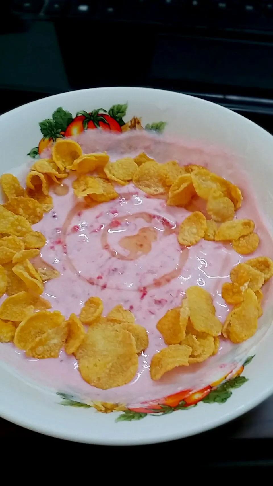 Raspberry yoghurt with honey and cornflake as topping. =^^=|Lim Khai Kimさん