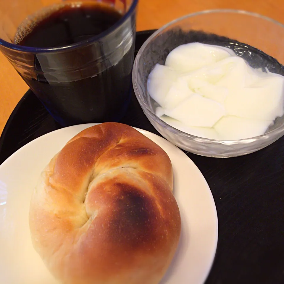 メープルマロンパン 杏仁豆腐 アイスコーヒー|さるさん