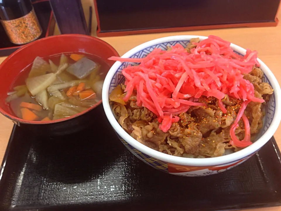 Snapdishの料理写真:牛丼 並 つゆだく ＋ けんちん汁|古山さん