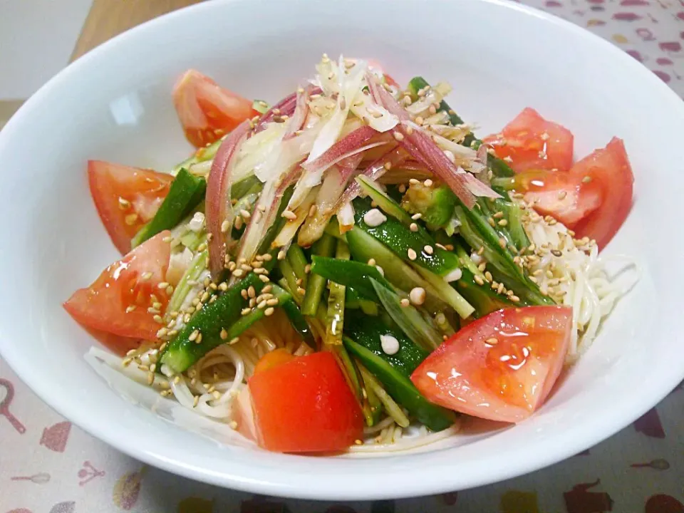 ７月3０日 トマト、オクラ、きゅうり、茗荷のサラダそうめん|いもこ。さん