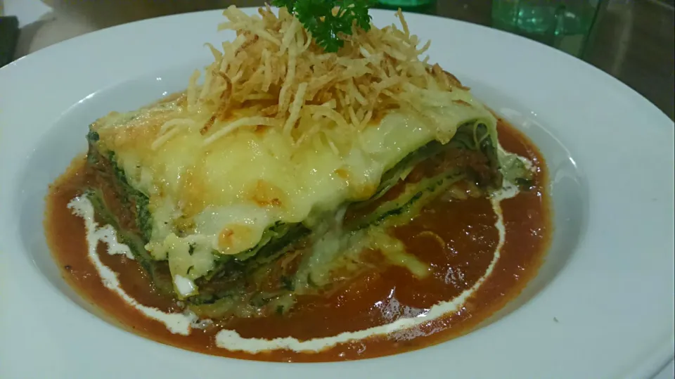 Snapdishの料理写真:Beef lasagne|Nicholas Tayさん