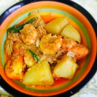 Snapdishの料理写真:Prawn with potatoes curry|Angel Waiさん