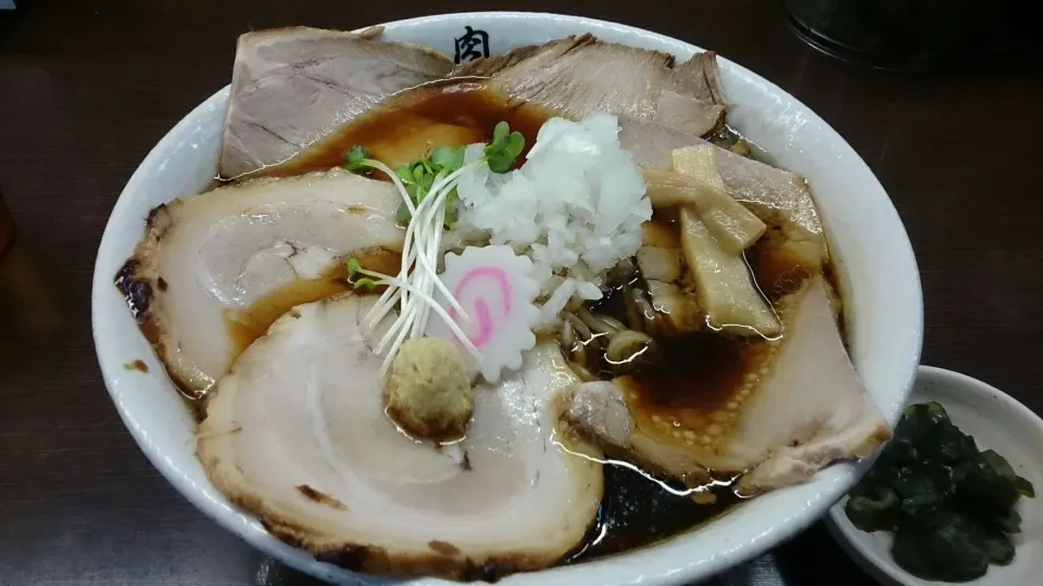 Snapdishの料理写真:特上肉そば 醤油 大盛|サイファさん