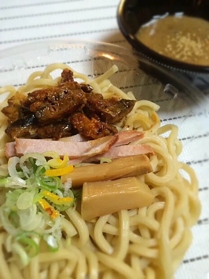 セブンイレブン とみ田冷やしつけ麺(うなぎチョイ足し)|しげさん