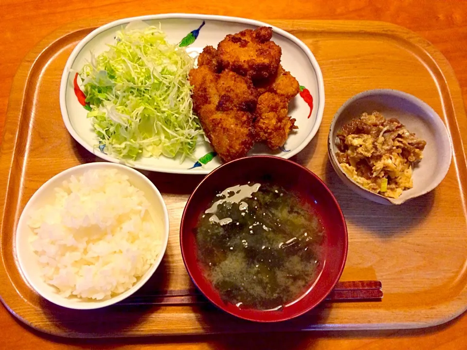 ヒレカツ、牛肉しぐれ煮、ワカメと海苔のお味噌汁|yuyusuzuさん