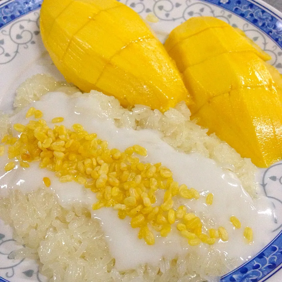 Mango with sticky rice|Aoy Napapornさん