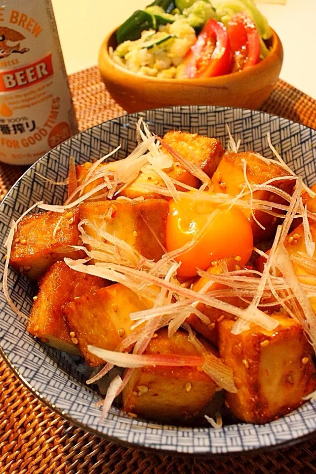 Snapdishの料理写真:厚揚げ豆腐丼〜スタミナ源タレで|はさん