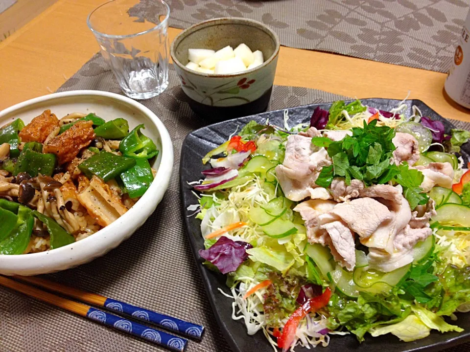 ピーマンと竹輪のバター蒲焼風丼、豚しゃぶサラダ、瓜|ねむねこさん