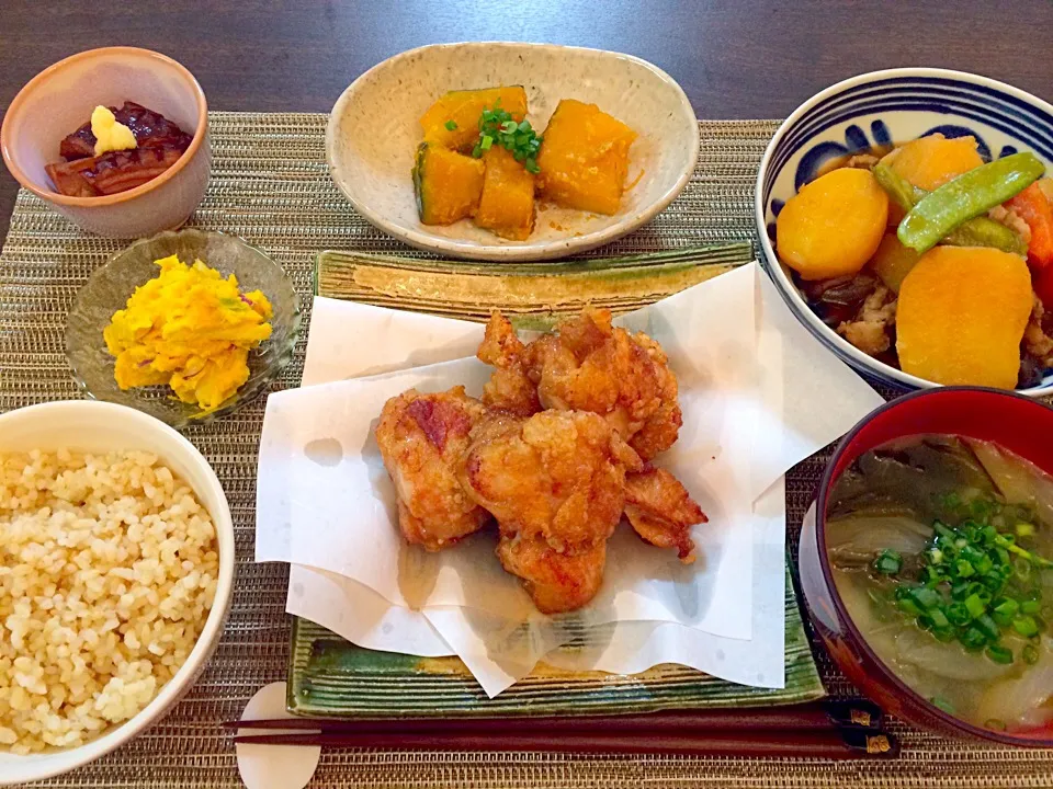 唐揚げ   カボチャサラダ   タコの柔らか煮   カボチャ煮   肉じゃが   味噌汁|NAKATAさん