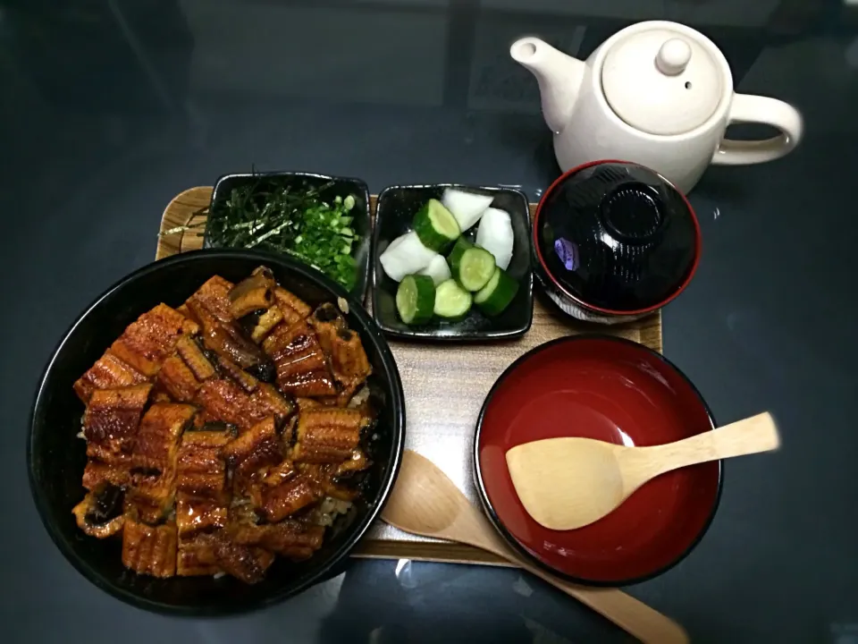 うなぎ丼、お吸い物、最後にだし茶漬けで。|あいにゃんさん