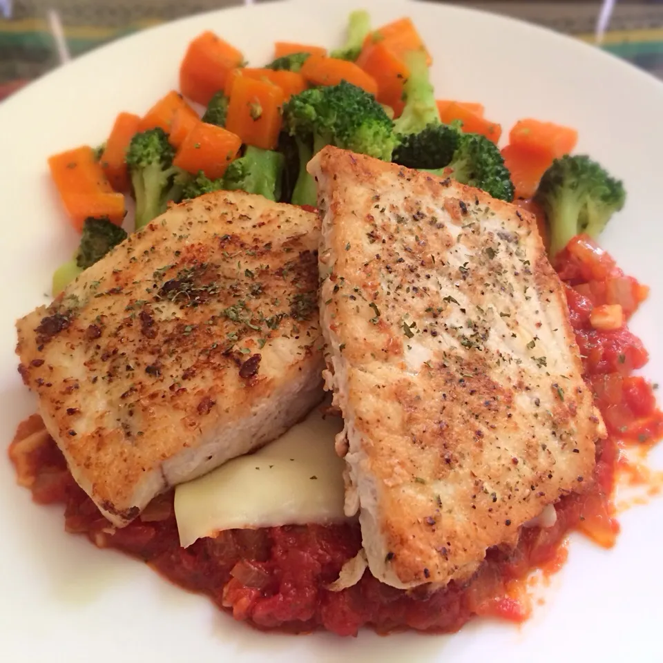 Fish Fillet with Tomato sauce. Buttered broccoli and carrots|Kath Kanekoさん