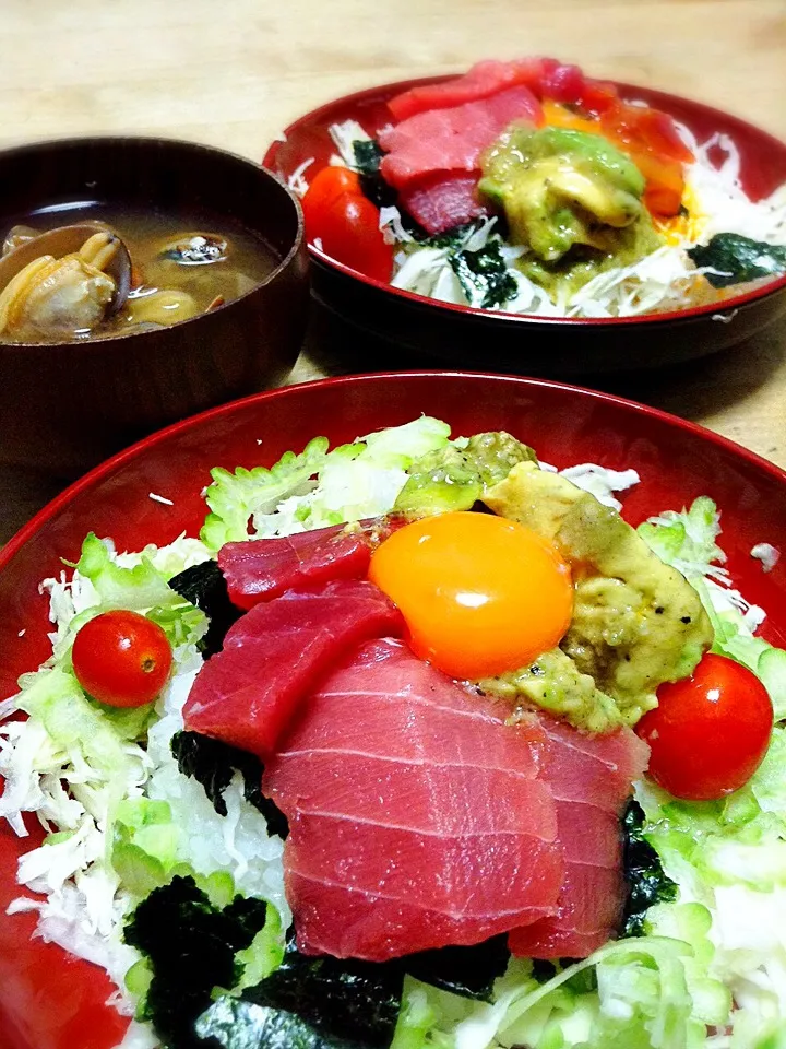 山本真希さんの料理 アボカドの塩麹オイルでマグロサラダ丼⭐︎|かずきっちんさん