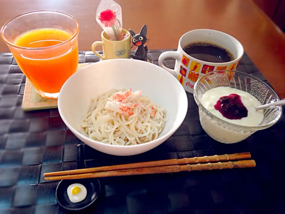 素麺＋ヨーグルト🍇＋野菜ジュース＋珈琲☕️|マニラ男さん