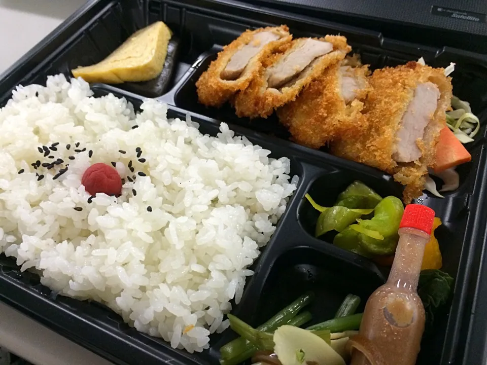 ひれかつ弁当。がっつりめに。|liccaさん