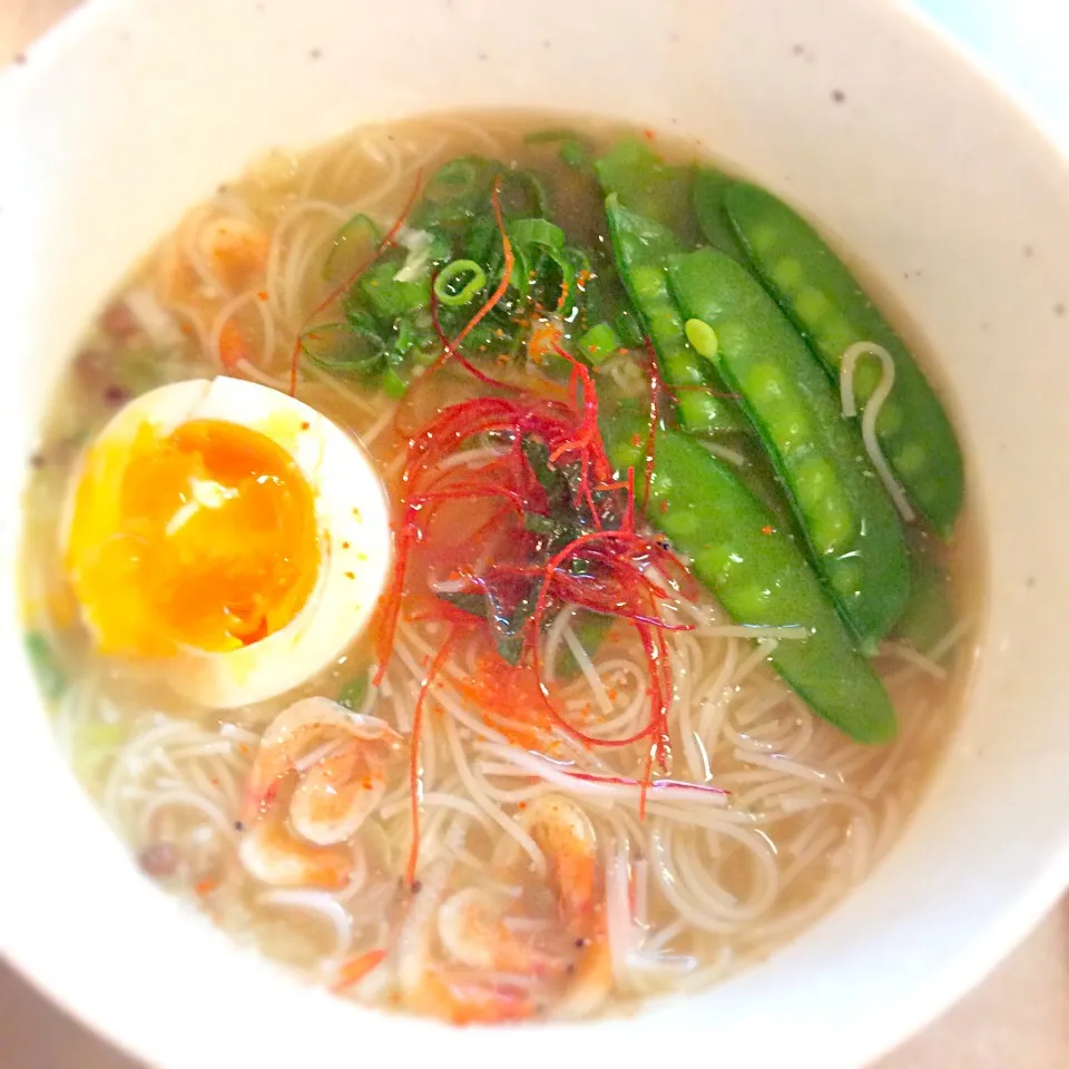 線麺！ スープはお湯＋中華味のみだけど、中華街でゲットした花椒を１０粒ひねり潰して入れたらガツンとぶっ飛びました☆ 美味しかったけれど汗だくになってしまったのでシャワーを浴びなければ（笑）花椒、すごいわ〜|honeyhunterさん