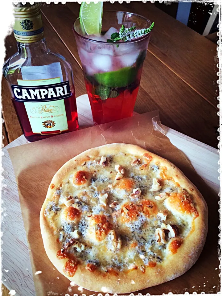 ゴルゴンゾーラ(ドルチェ)&蜂蜜のピッツァ🍕  カンパリモヒートと共に…🍹|みずほさん