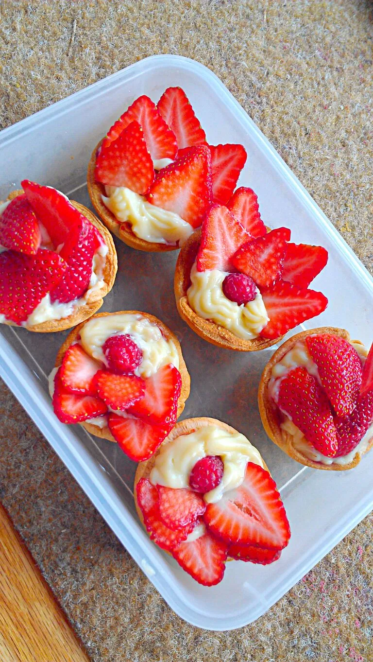 strawberry tartlets.|Cinny Tranさん