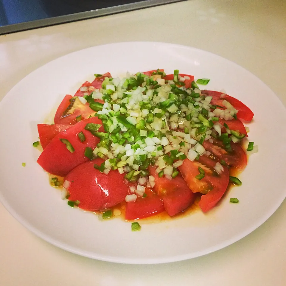 Tomato Salad with Onion and Green-pepper / 玉ねぎとピーマンを散らしたトマトサラダ|momocoさん