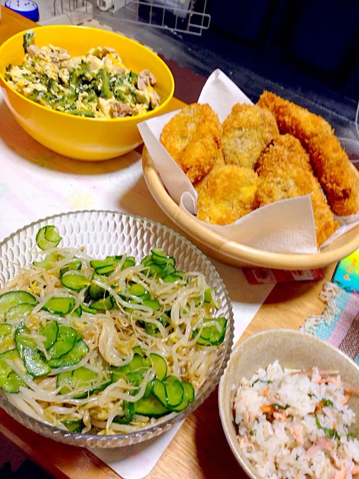 もやしときゅうりのナムル、コロッケ、ゴーヤチャンプル、鮭と香味野菜の寿司飯の混ぜご飯|Mana  Tageiさん