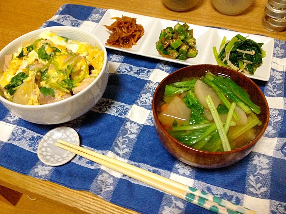 晩ごはん★親子丼、切り干し大根の中華サラダ、オクラとなめたけの粒マスタード和え、小松菜とえのきのおひたし、みそ汁|ハルさん