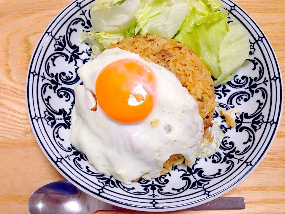 ネギ豚肉のガーリックチャーハン目玉焼きのっけて✧*|Makiさん