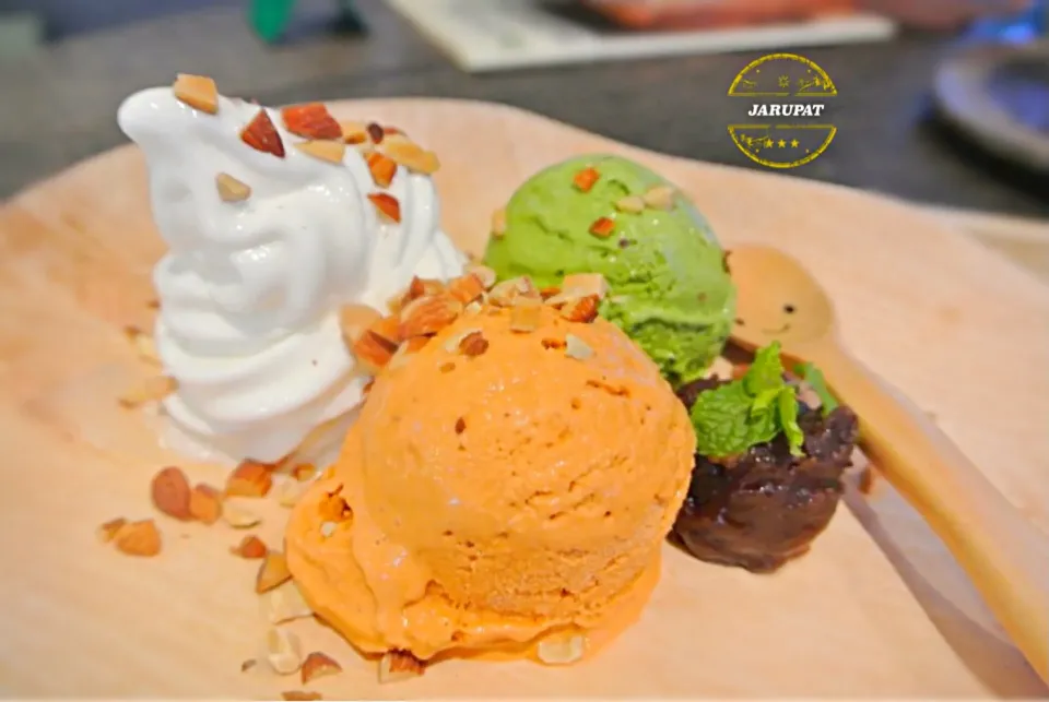 Happy tea time (thai tea & green tea & vanilla ice cream)|BOJARUさん