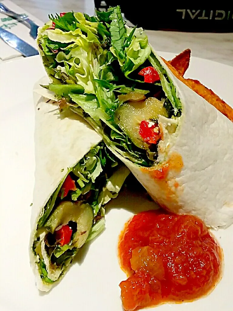 Zucchini Pesto Wrap|Blusherさん