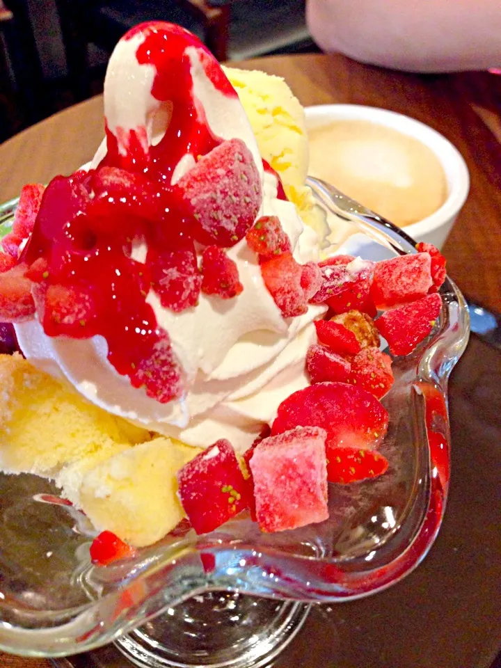 Strawberry parfait|PhUnGさん