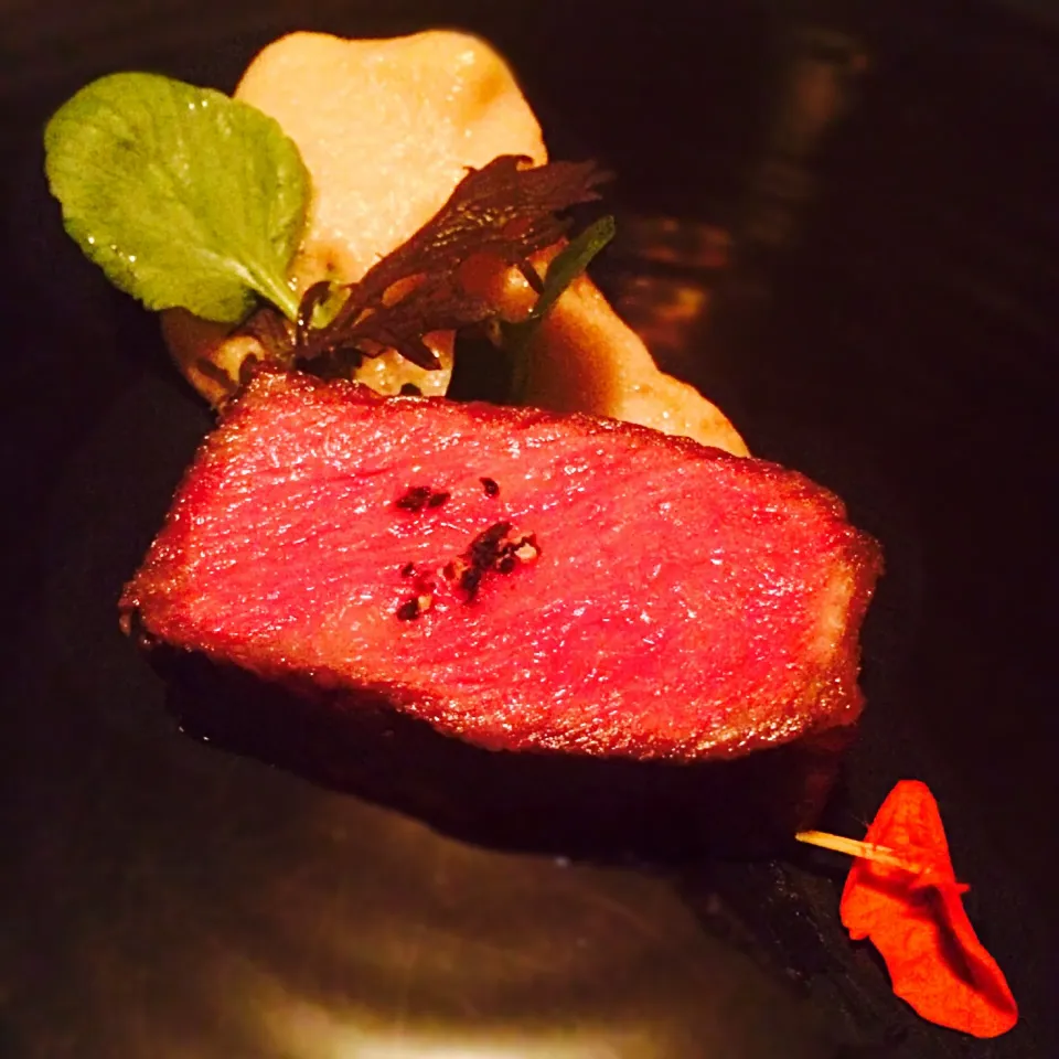 Snapdishの料理写真:Yuzu Wagyu beef. Best! 👍👍👍👍👍|Tinky 🍒さん