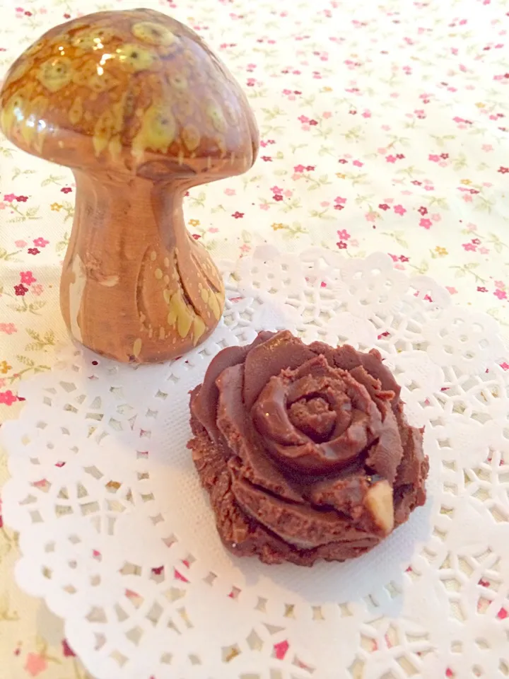 Rose rum chocolate with earl grey flavor|xinyiさん