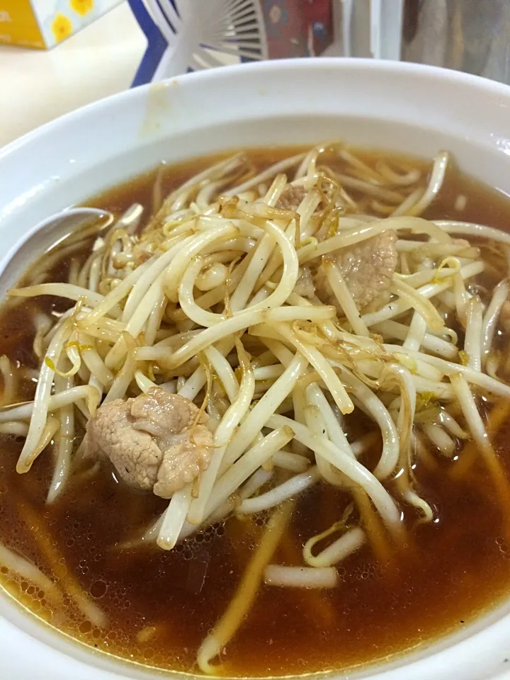 また、食べてしまったモヤシラーメン|すえたけさん