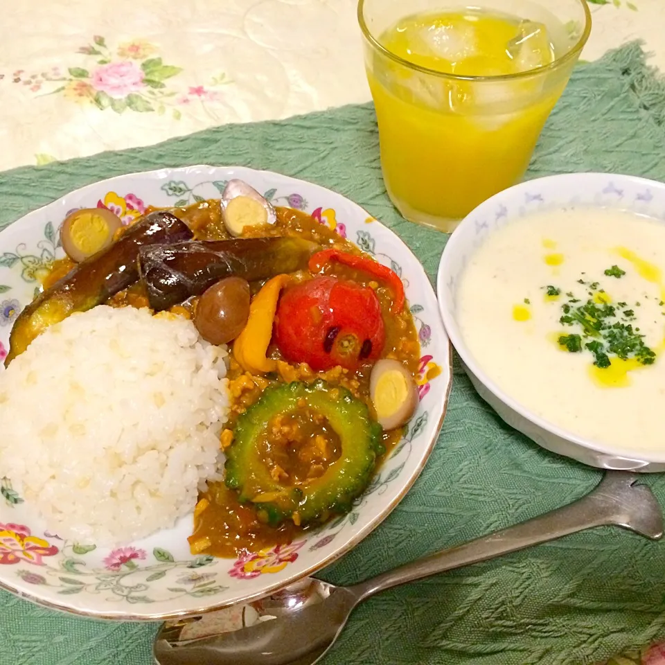 夏野菜キーマカレーとじゃがいもと豆腐＆味噌ミックスのビシソワーズ🍛🍅🍆🍴✨|♥️さん