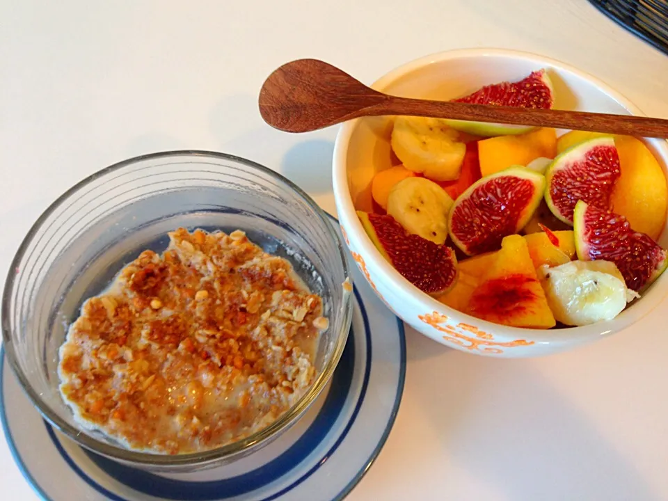 Bake granola with fruit bowl|victoria valerioさん