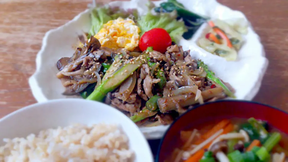 豚肉と茸とアスパラ炒め定食|プチテンよすさん