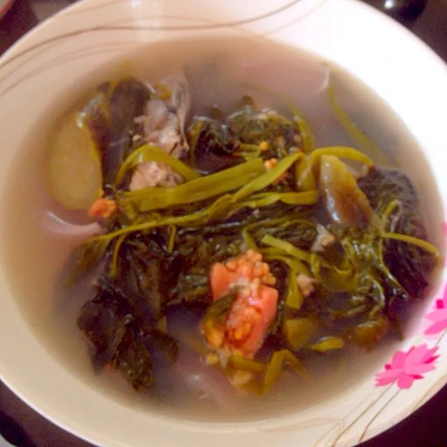 Snapdishの料理写真:sinigang na bangus sa bayabas （バゴスという魚とグアバのシニガン）|Kenny Hiraiさん