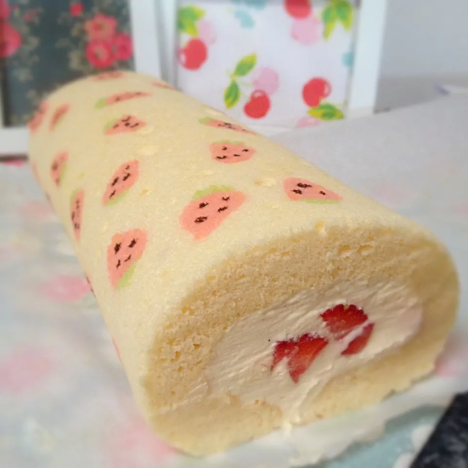 Strawberry Swiss roll|Chibiko's Kitchenさん