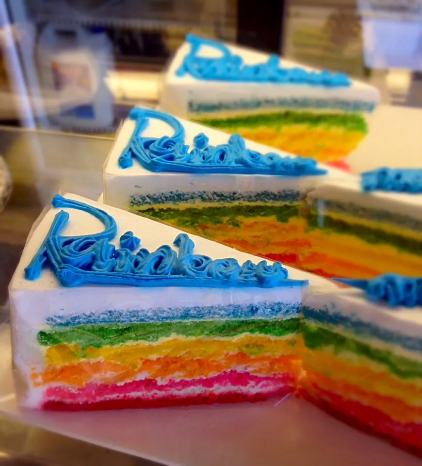 Rainbow Cake|Theerayut Jingjitさん