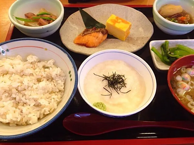 風呂飯。庭の湯、麦とろご飯。|Ozzyさん