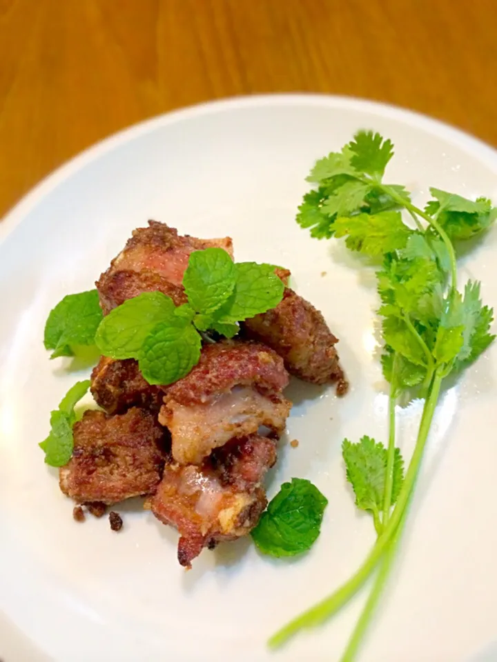 Snapdishの料理写真:Sour Pork Rib/ネーム（発酵させた肉）シークロン（スペアリブ）ムー（豚）/แหนมซี่โครงหมู|SaSaさん