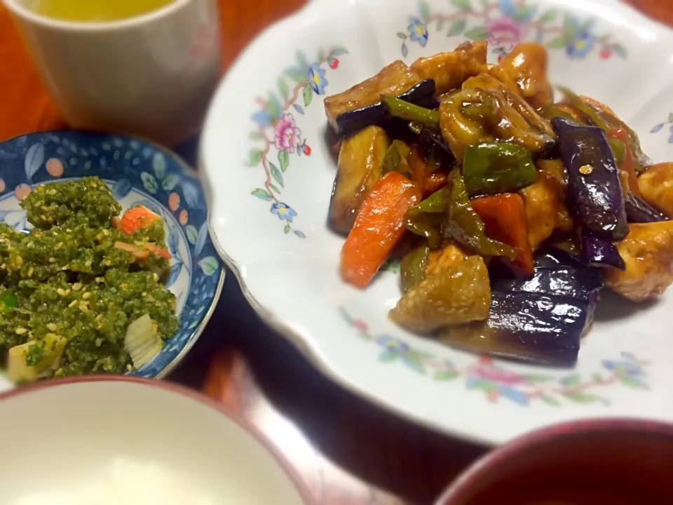 収穫した夏野菜たっぷり♡ 茄子とピーマンと鶏肉の味噌炒め＆おろしキュウリの酢の物|かよさん