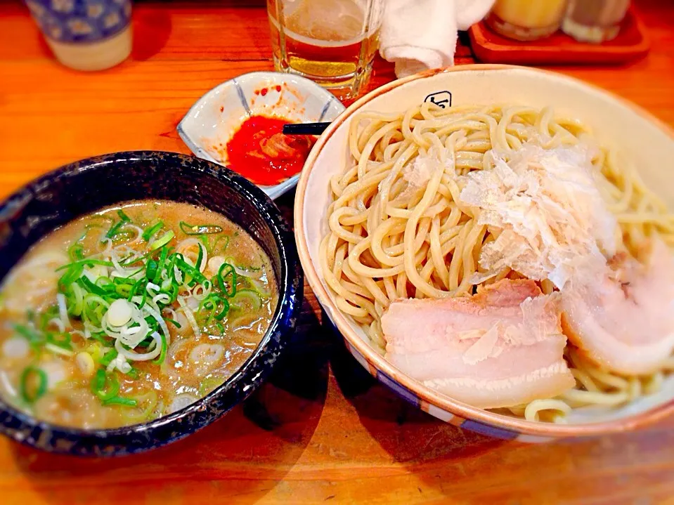 Snapdishの料理写真:濃厚つけ麺、生ビールとキムチ添え。（笑）|えすとさん