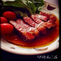 柚子胡椒おろしと玉ねぎおろしポン酢ソースの和牛内もものステーキ🐃|りりたんこぶさん