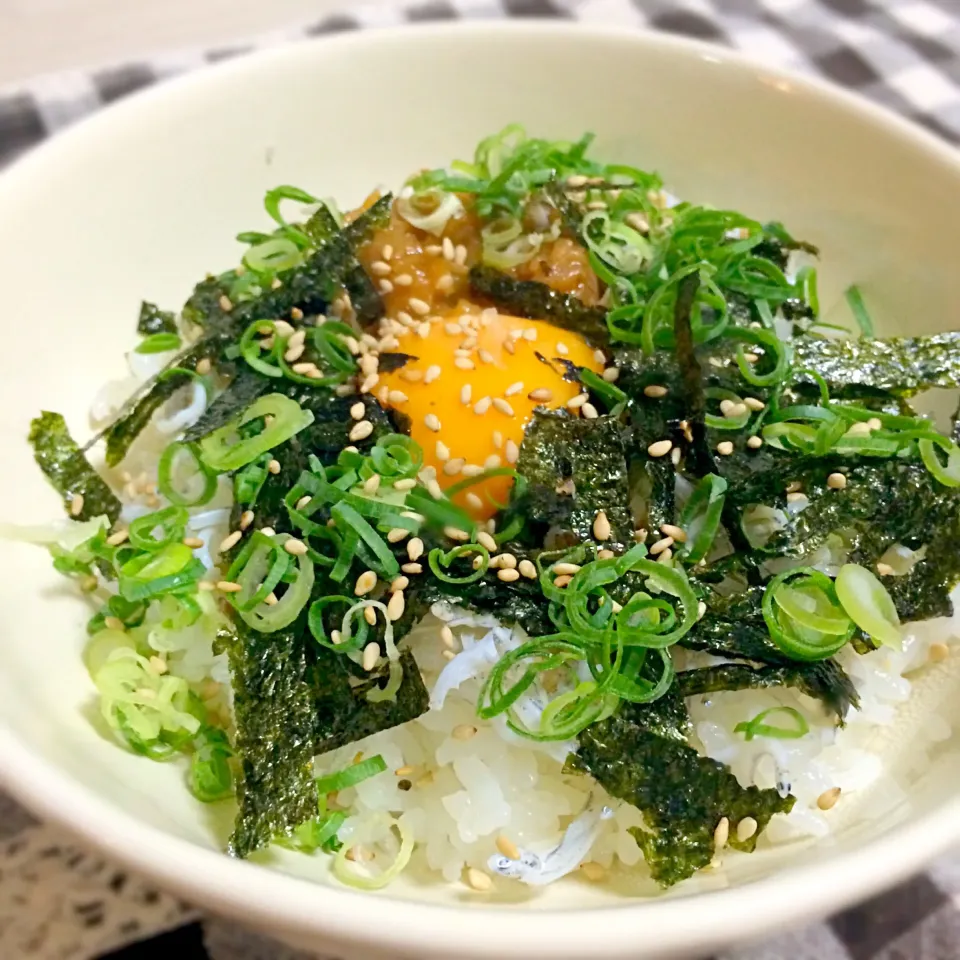 MAAさんの料理 簡単ずぼら飯☆
薬味もたっぷりしらすど～ん :D|さくらさん