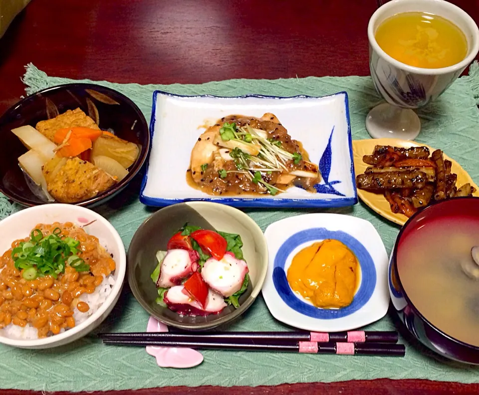 カジキマグロの梅肉ソースかけ🐟、がんもどきと根菜の煮物、シジミの味噌汁、甘辛キンピラ、タコのサラダ🐙、大好物のウニ💖|♥️さん