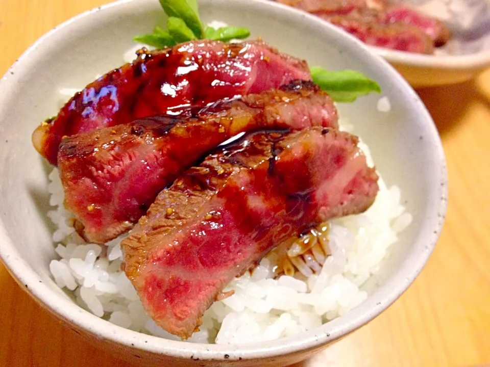 ステーキ丼まかない|炊かれたいオトコ おこん 小栁津さん