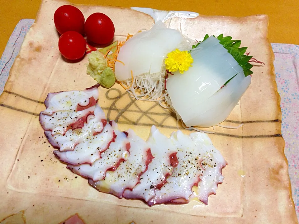 Snapdishの料理写真:イカの刺身とタコのカルパッチョ!  (^-^)|Kei Satoさん