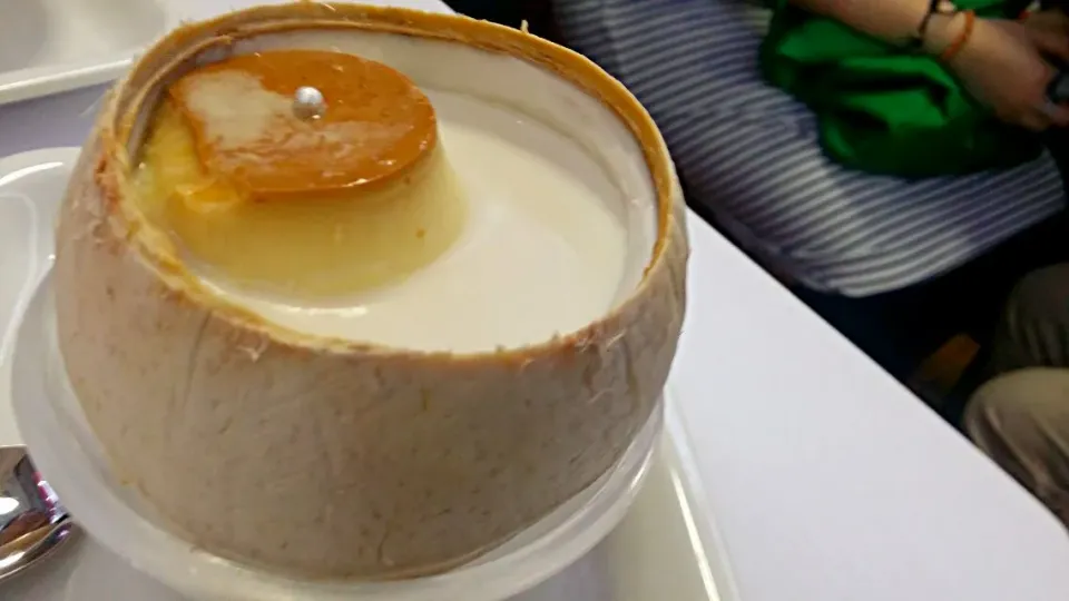 Caramel pudding inside coconut milk, love it|Skyeさん