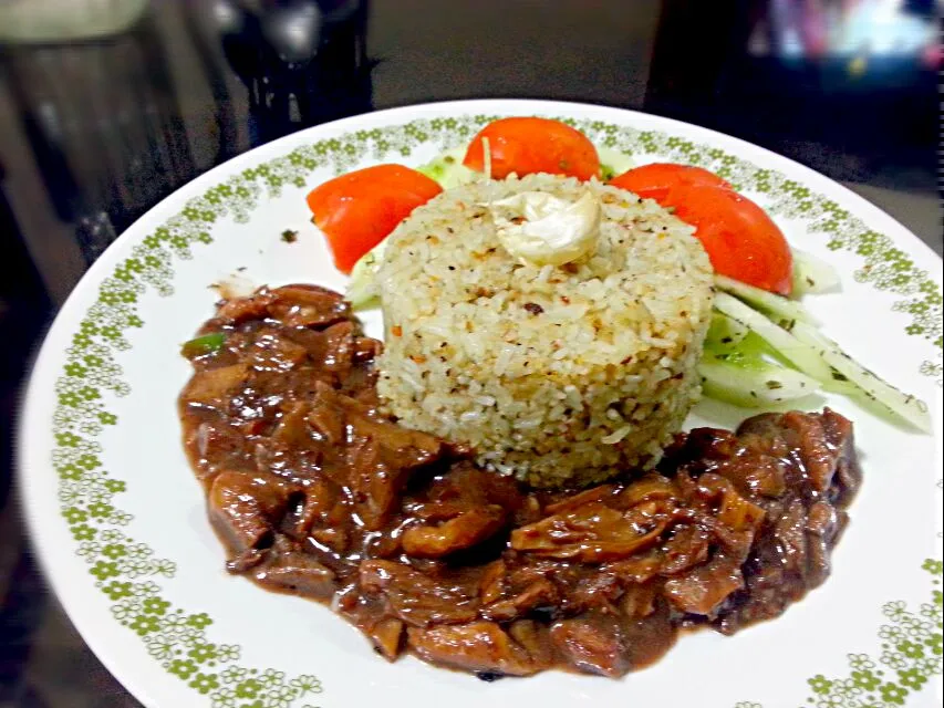 Garlic and pink peppercorn rice with oyster mushrooms in red wine sauce|Reema kelekarさん