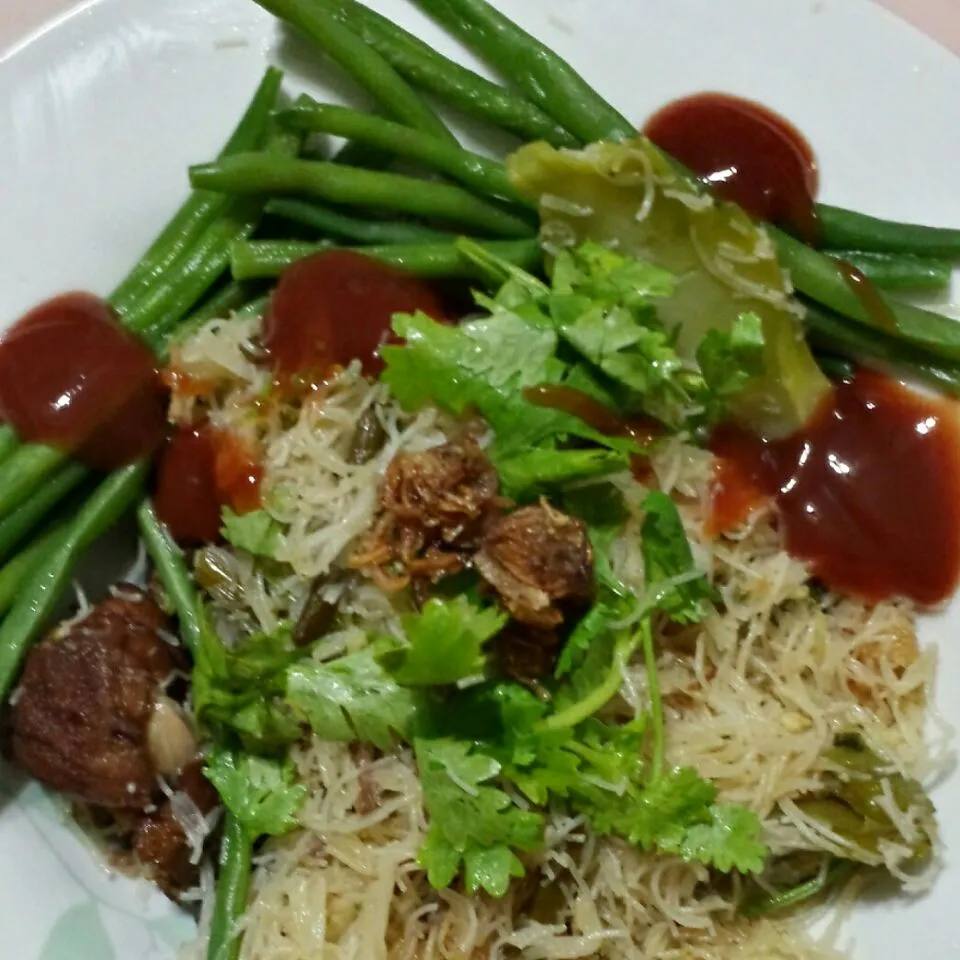 Snapdishの料理写真:猪脚兴化米粉 with Haricots Verts|Goh-sanさん