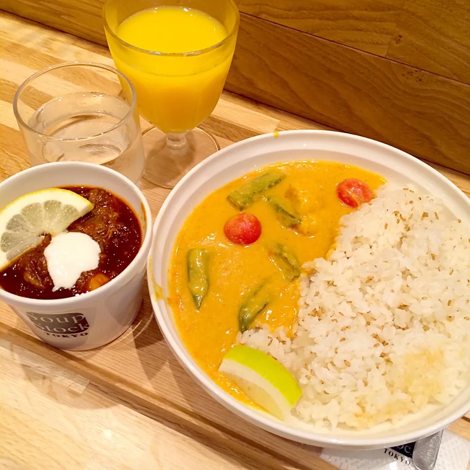 カレーのセット(アジアンカレー、ボルシチ、瀬戸田の柑橘ジュース)|maixx ใหม่さん